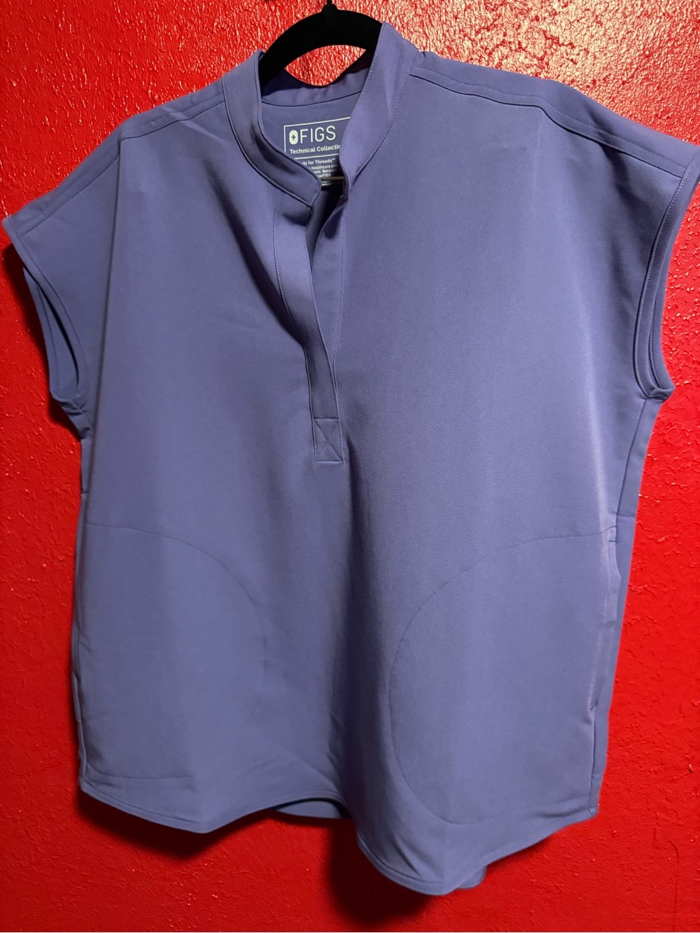 26. NWT LIMITED EDITION COLOR! FIGS Women's Lavender Short-Sleeve Medical Top